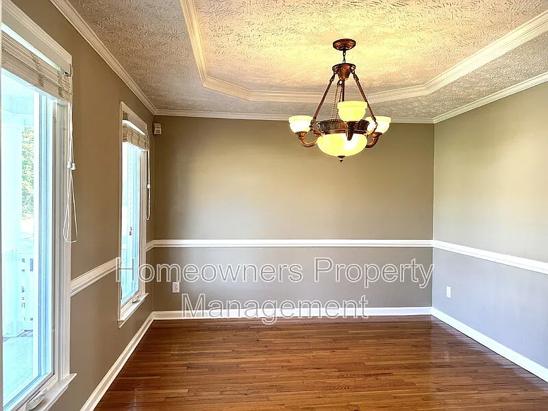 3 bed, 2.5 bath, 2418 sqft, $2,100 — Photo 3