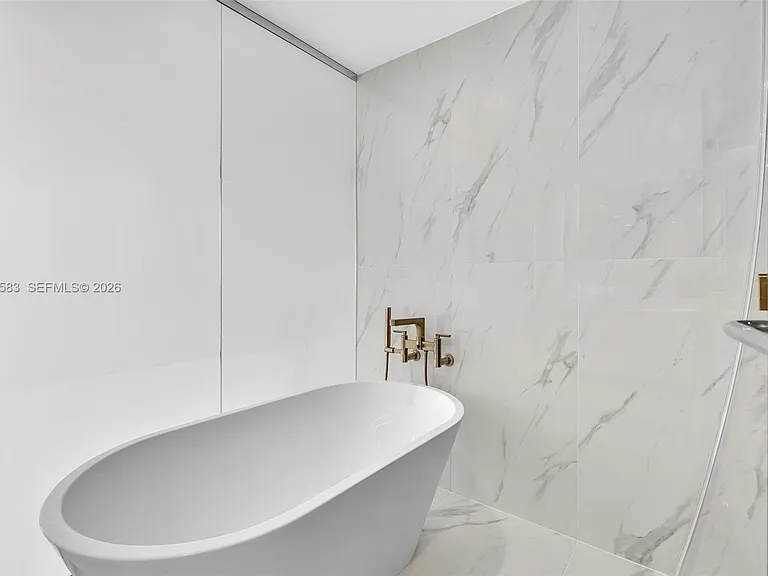 700 NE 24th St #5404 — Photo 38