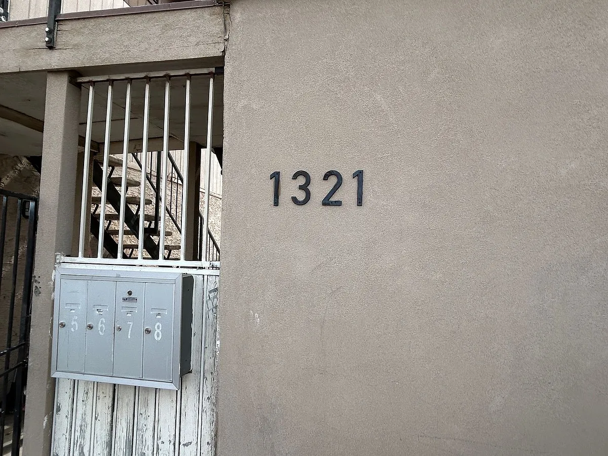 Building Photo - 1321 W Vogel Ave #5