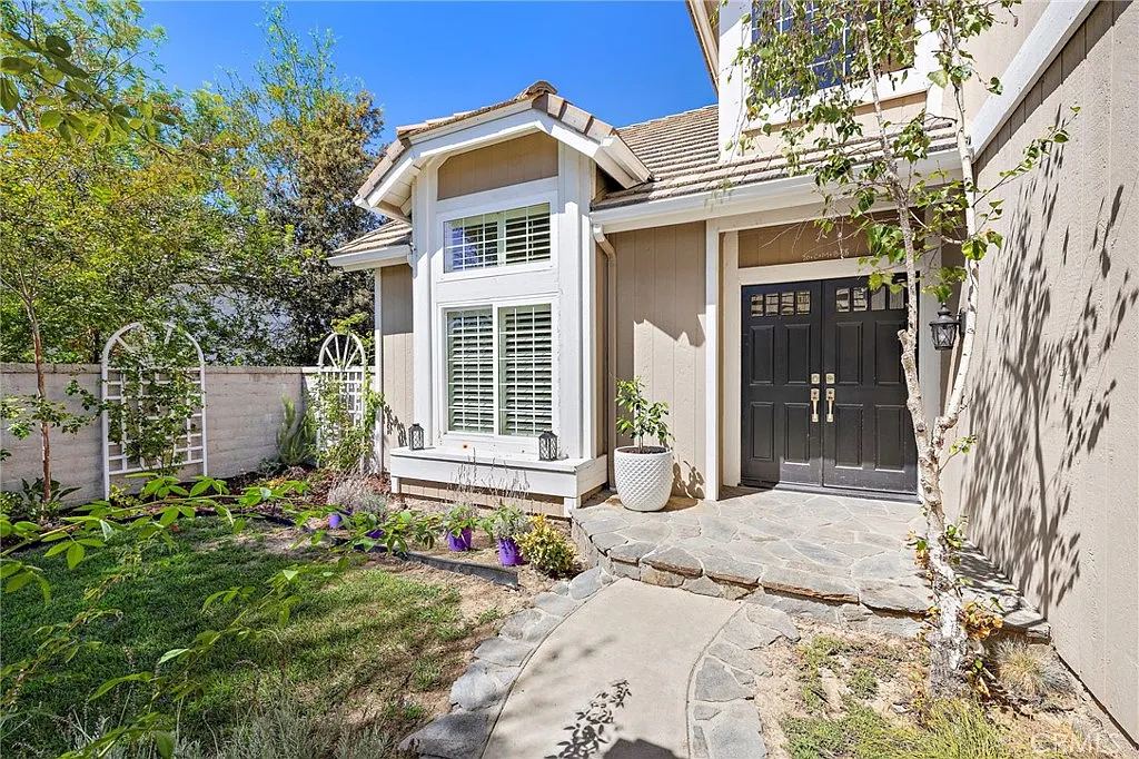 5 bed, 2696 sqft, $6,000 — Photo 3