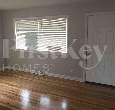 2nd image of 1491 Forest Ave