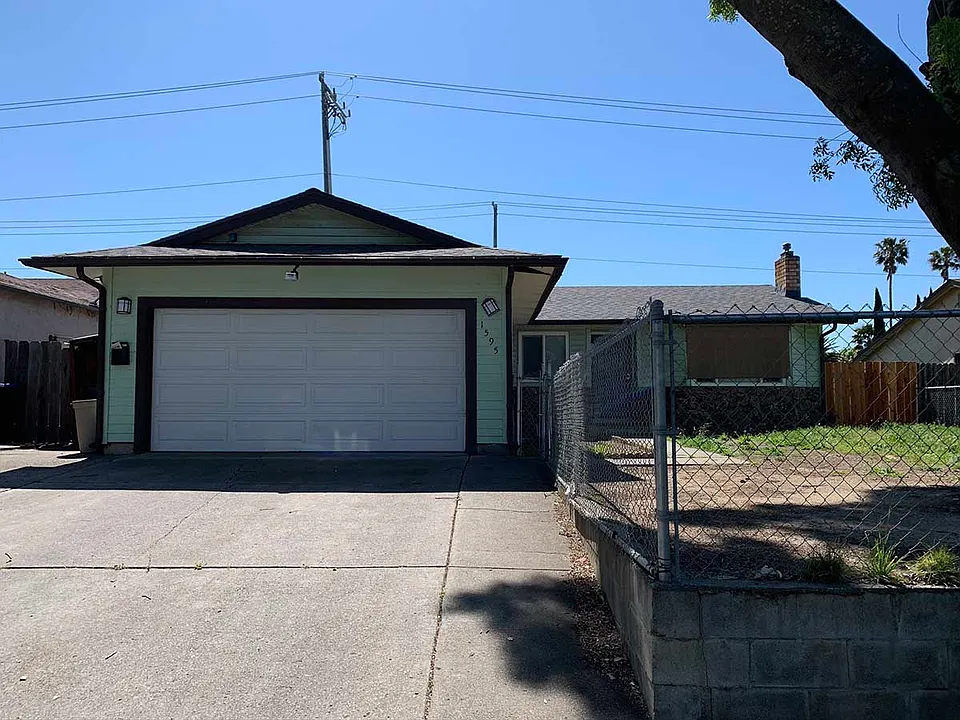 1595 Meadowlark Dr
