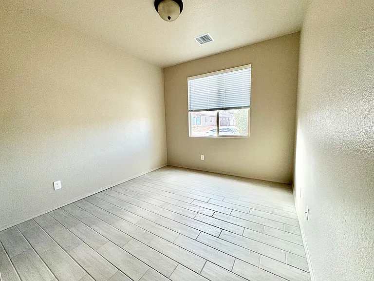 267 Berwick Pl — Photo 11