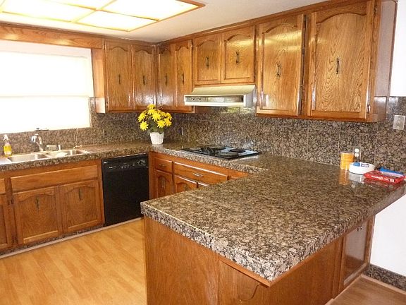 3rd image of 887 Ventura Dr