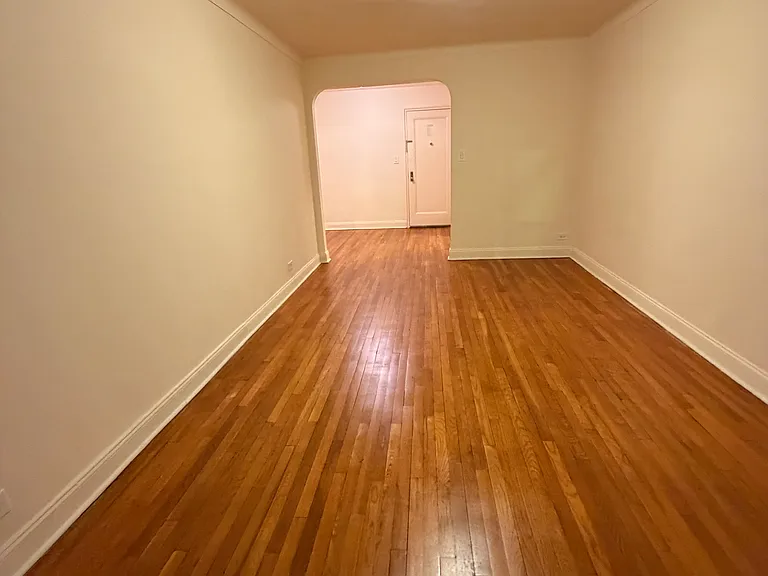 135-10 Grand Central Pkwy #319 — Photo 2