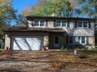 1416 S Circle Dr, Mount Prospect, IL
