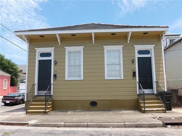 1st image of 939 Bartholomew St
