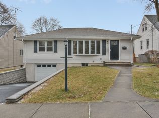 82 Dora Ave, Waldwick, NJ 07463