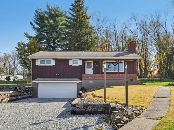 701 Northeast Dr, Irwin, PA 15642