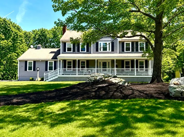 17 Fox Run Rd, Medway, MA 02053