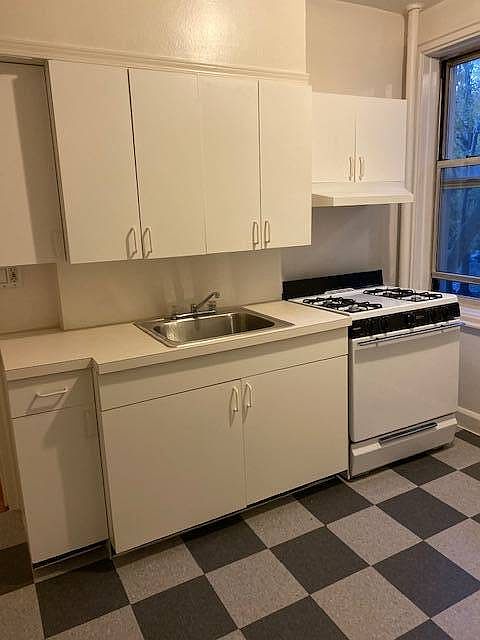 1st image of 908 Palmer Ave