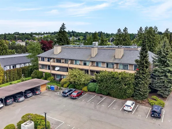 3225 Alder St #206, Saanich, BC V8X 1P3