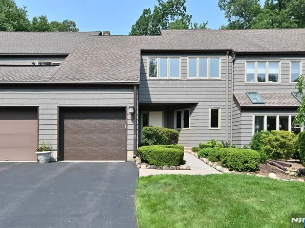 5 Indian Field Ct, Mahwah, NJ 07430