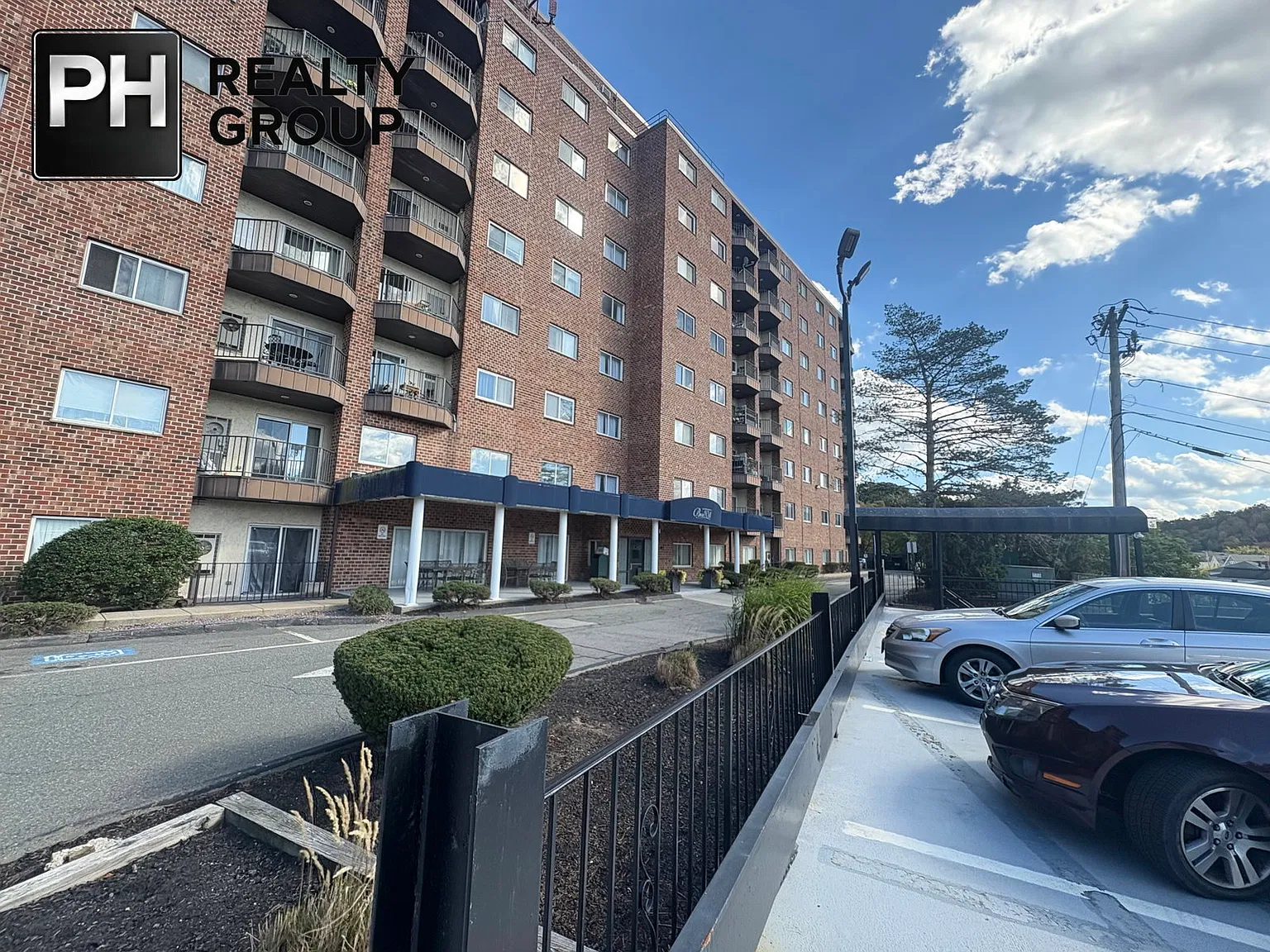 2 bed, 2.0 bath, 865 sqft, $2,500 — Photo 2