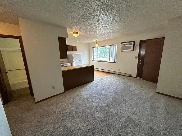 430 S Van Buren St — Photo 4