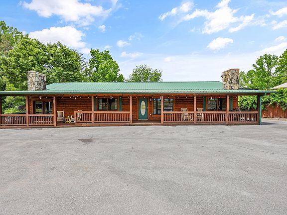 2nd image of 2834 Florence Dr