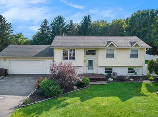 121 Falling Leaf Dr, Lapeer, MI 48446