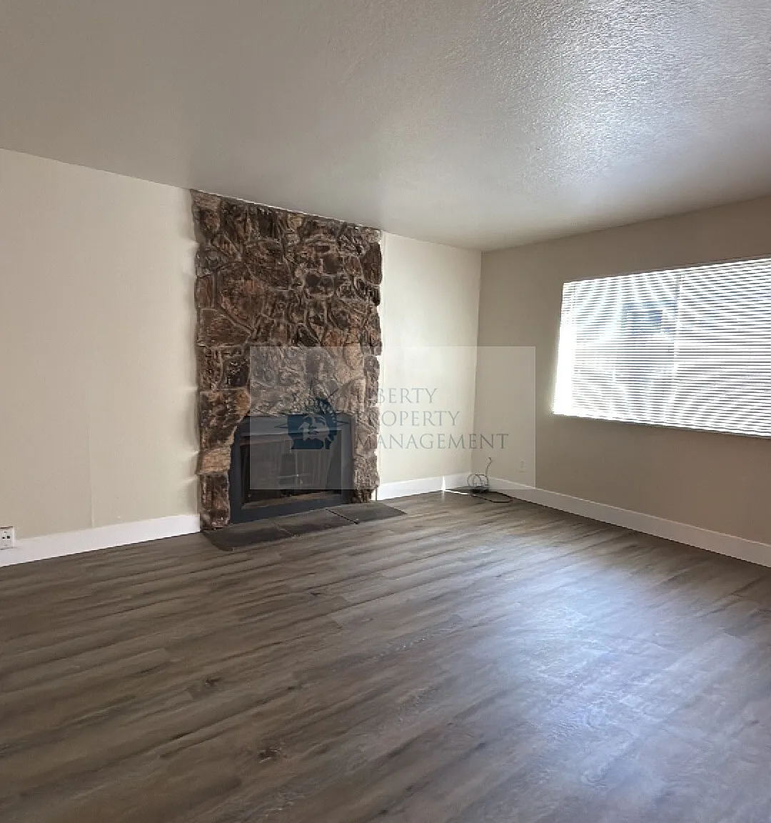 3 bed, 1.5 bath, 1200 sqft, $1,695 — Photo 2