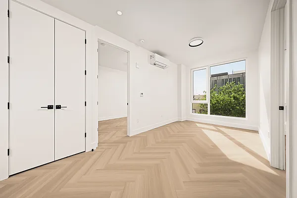 Bedroom, photo 1