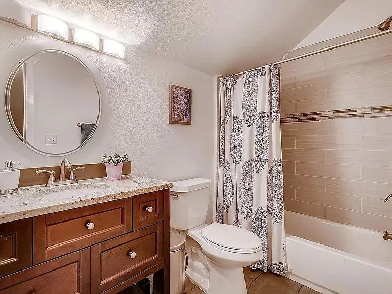 2429 N Clarkson St — Photo 16