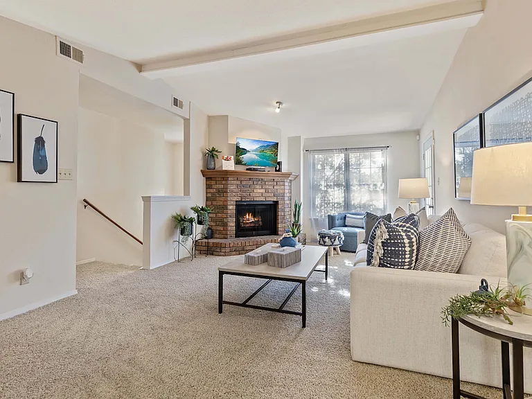 Barrington Apartments — Photo 6