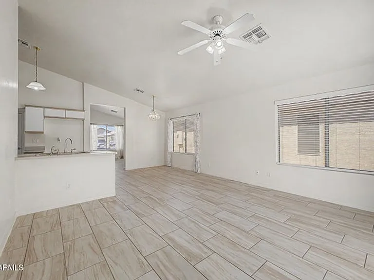 8563 W Mission Ln — Photo 7