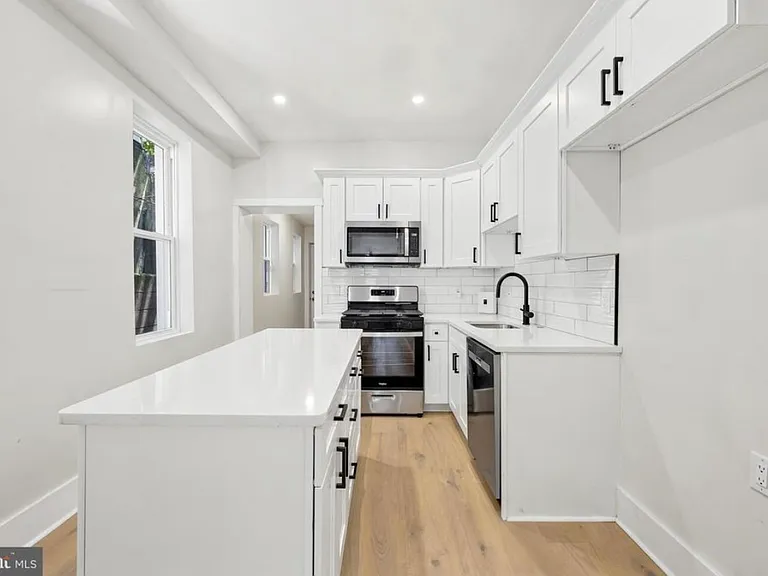 3345 Amber St — Photo 7