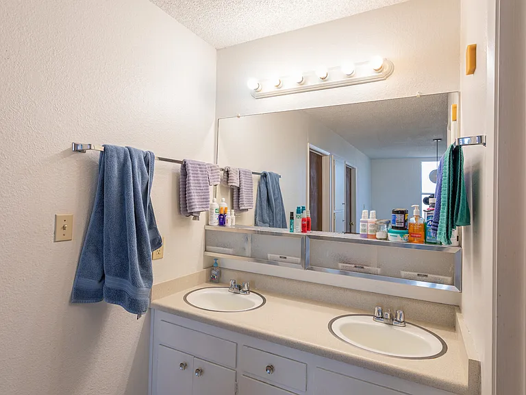 Viking Apartments — Photo 4