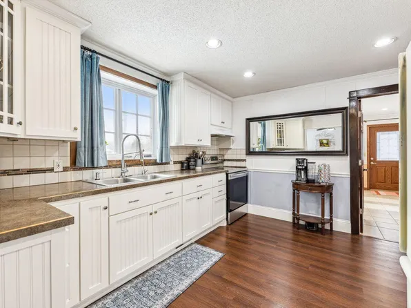 5960 Grant St, Shorewood, MN 55331