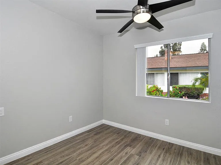 Orangewood Garden Apartments — Photo 8