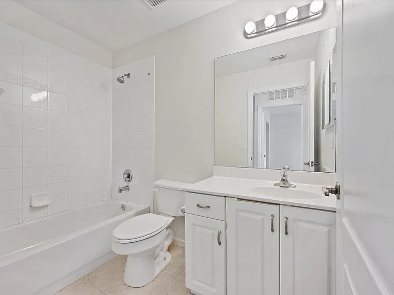 2106 SE Grand Dr — Photo 17