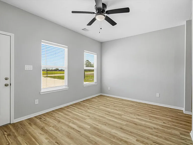205 N Bay Ave #B — Photo 7
