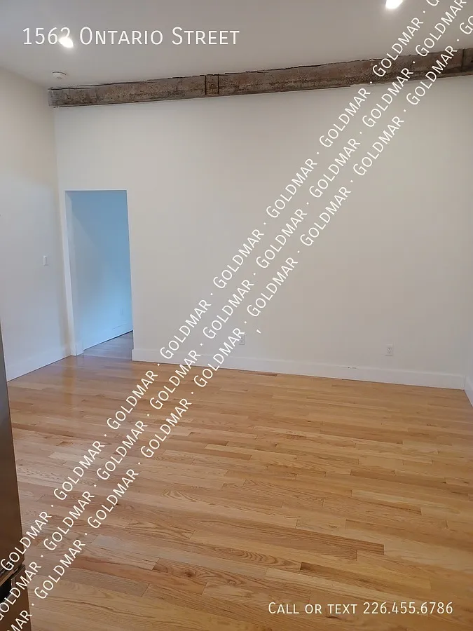 1 Bedroom Amazing Main Floor Apartment — Photo 2