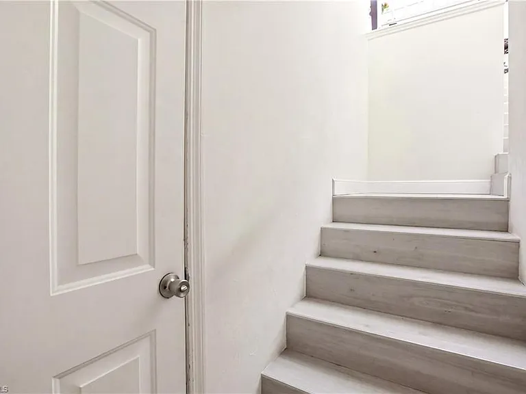 505 Windsor Sq #201 — Photo 11