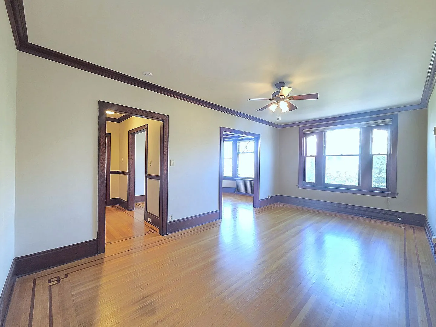 Knickerbocker Apartments — Photo 4