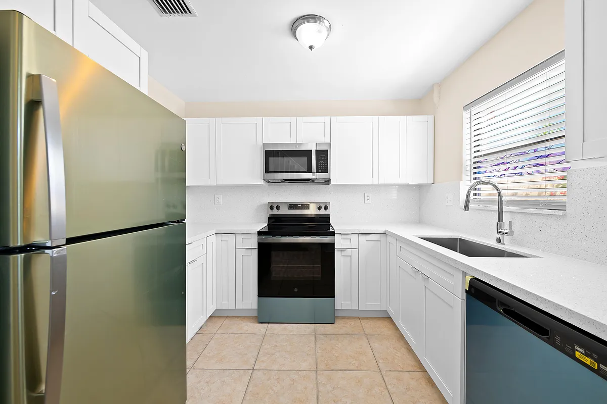 Building Photo - 3281 E Golf Blvd #4