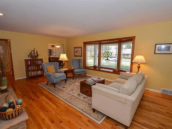 2nd image of 625 N Coquillard Dr