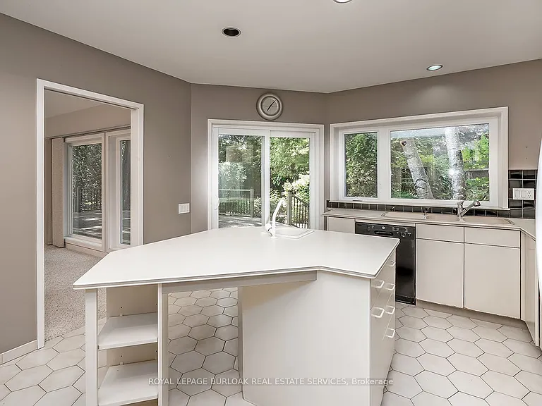 4189 Inglewood Dr — Photo 14