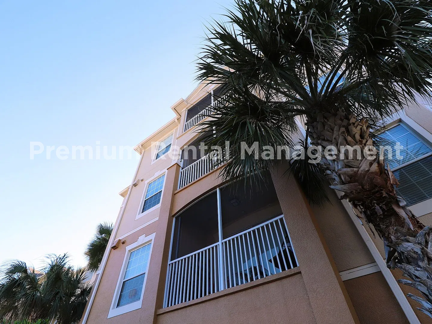 3 Bedrooms 2 Baths First Floor apartment on Metrowest — Photo 1