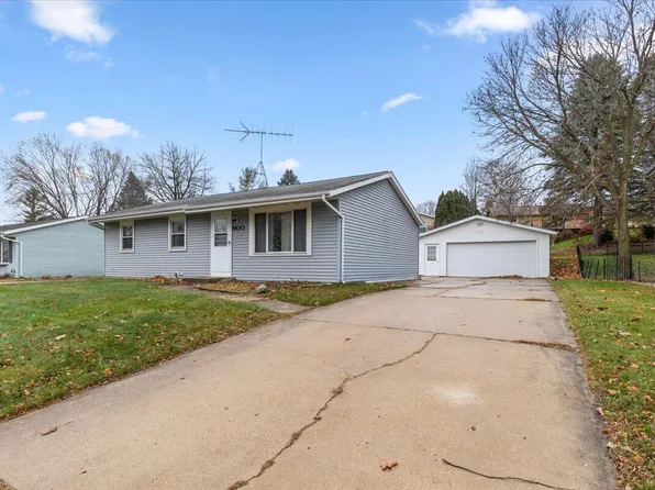 900 Villa Park DRIVE, West Bend, WI 53090