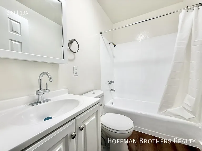 1228 W 57th St #11 — Photo 6