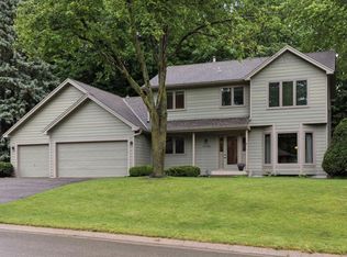 18586 Kristie Ln, Eden Prairie, MN 55346