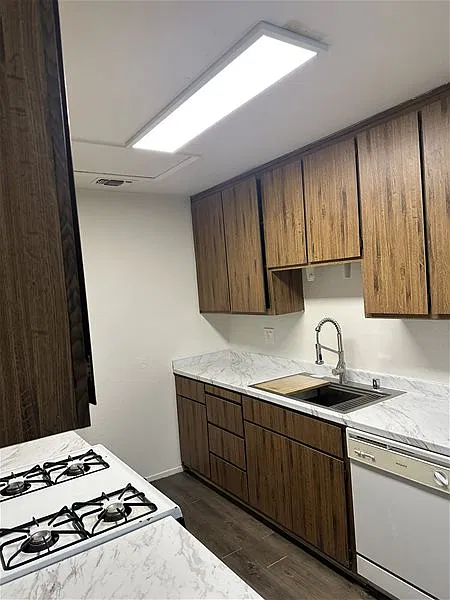 3 bed, 1.0 bath, 950 sqft, $1,850 — Photo 3