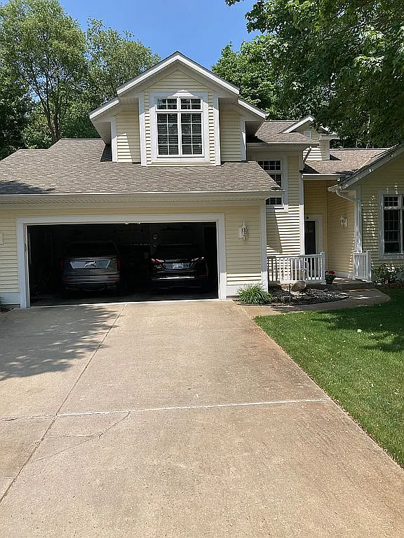 1062 Brookway Ct photo 1