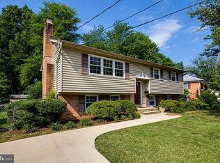 2003 Rampart Dr, Alexandria, VA 22308