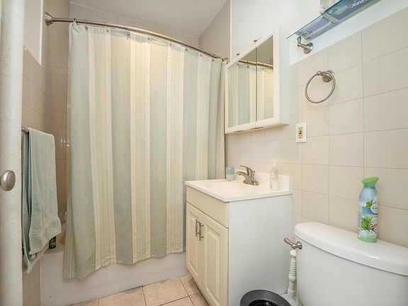 4th image of 240 Clendenny Ave APT 2