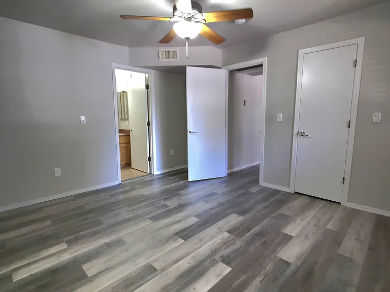 1185 W University Ave — Photo 10