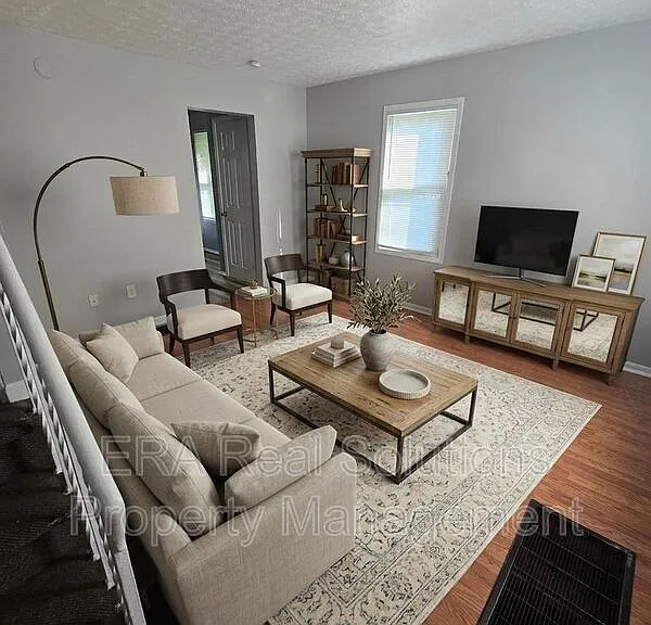 839 S Ogden Ave — Photo 1