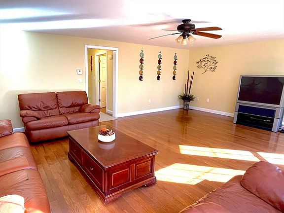 5th image of 109 Pinehurst Ave Lot 45