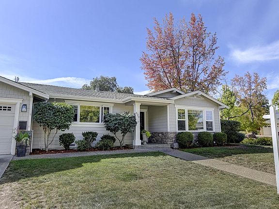 4th image of 820 Lilac Way